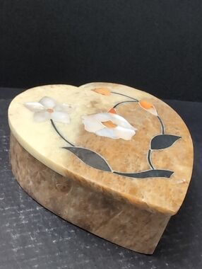 VGT, Heart shaped Soapstone Lidded Trinket Box with Floral Inlay.